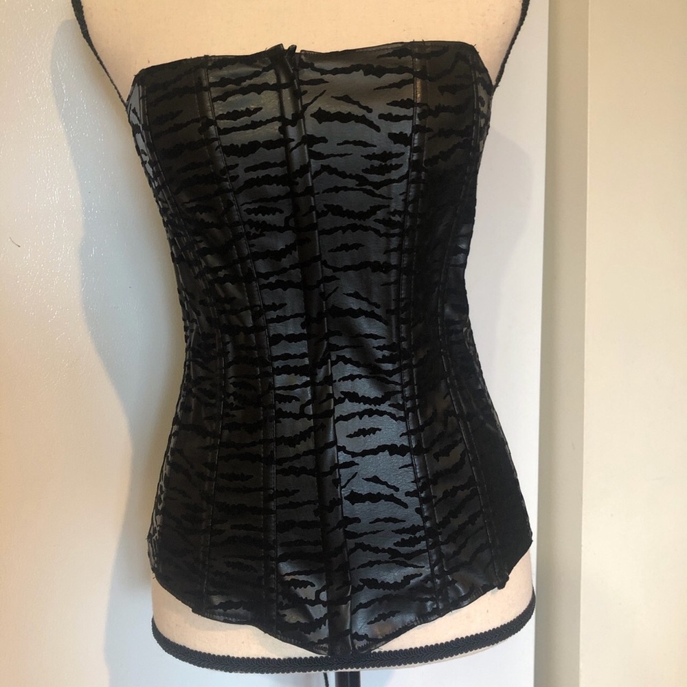 Sexy Fredericks of Hollywood Tiger print Size 34